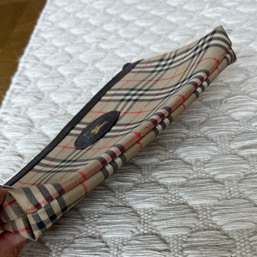 Burberrys Vintage Beige and Red Check Toiletry Cosmetic Bag - Picture 8 of 9